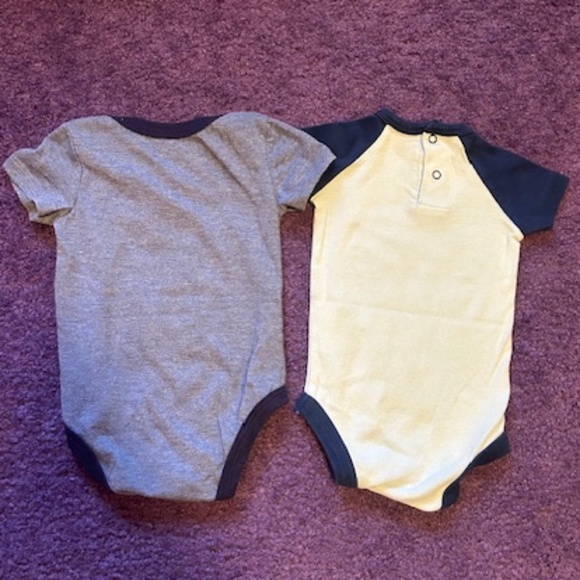 Hard Rock Cafe and Lennon & McCarthy baby onesies - 6 months - Picture 5 of 5